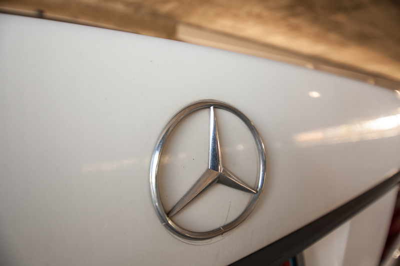 Illustration for article titled Analog Adventures in a 1992 Mercedes 300E : Neo Classic Review